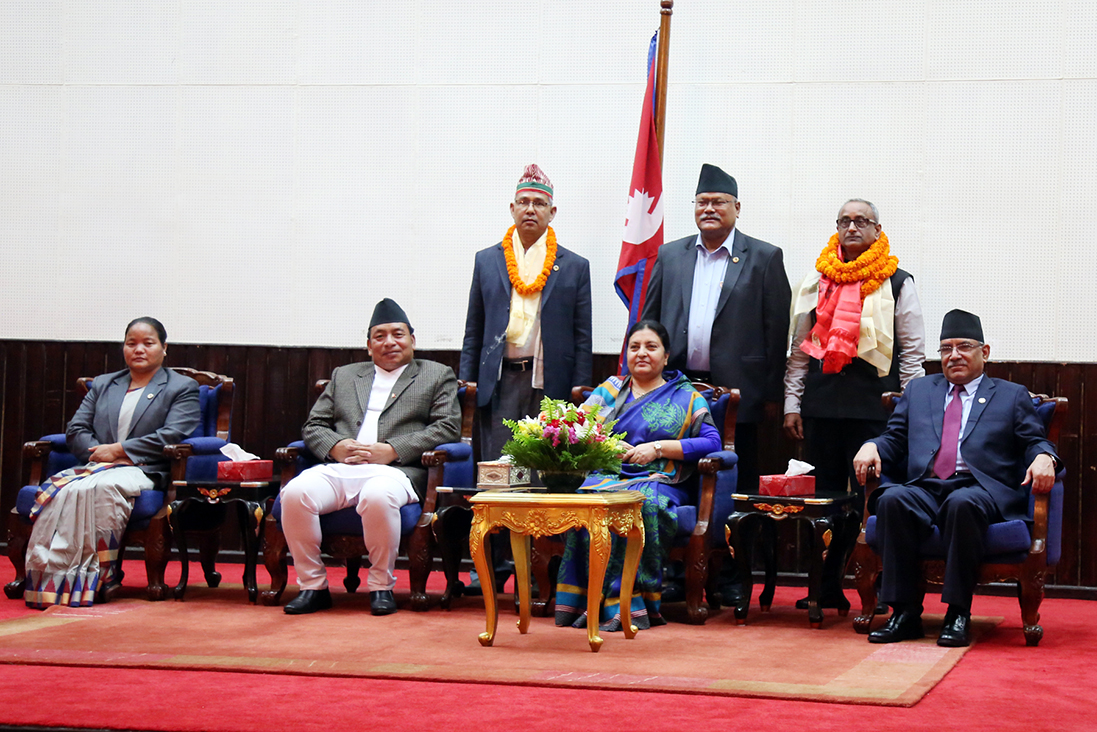 नवनियुक्त तीन मन्त्रीद्वारा शपथ ग्रहण, गच्छदार सत्तामा सदाबहार !