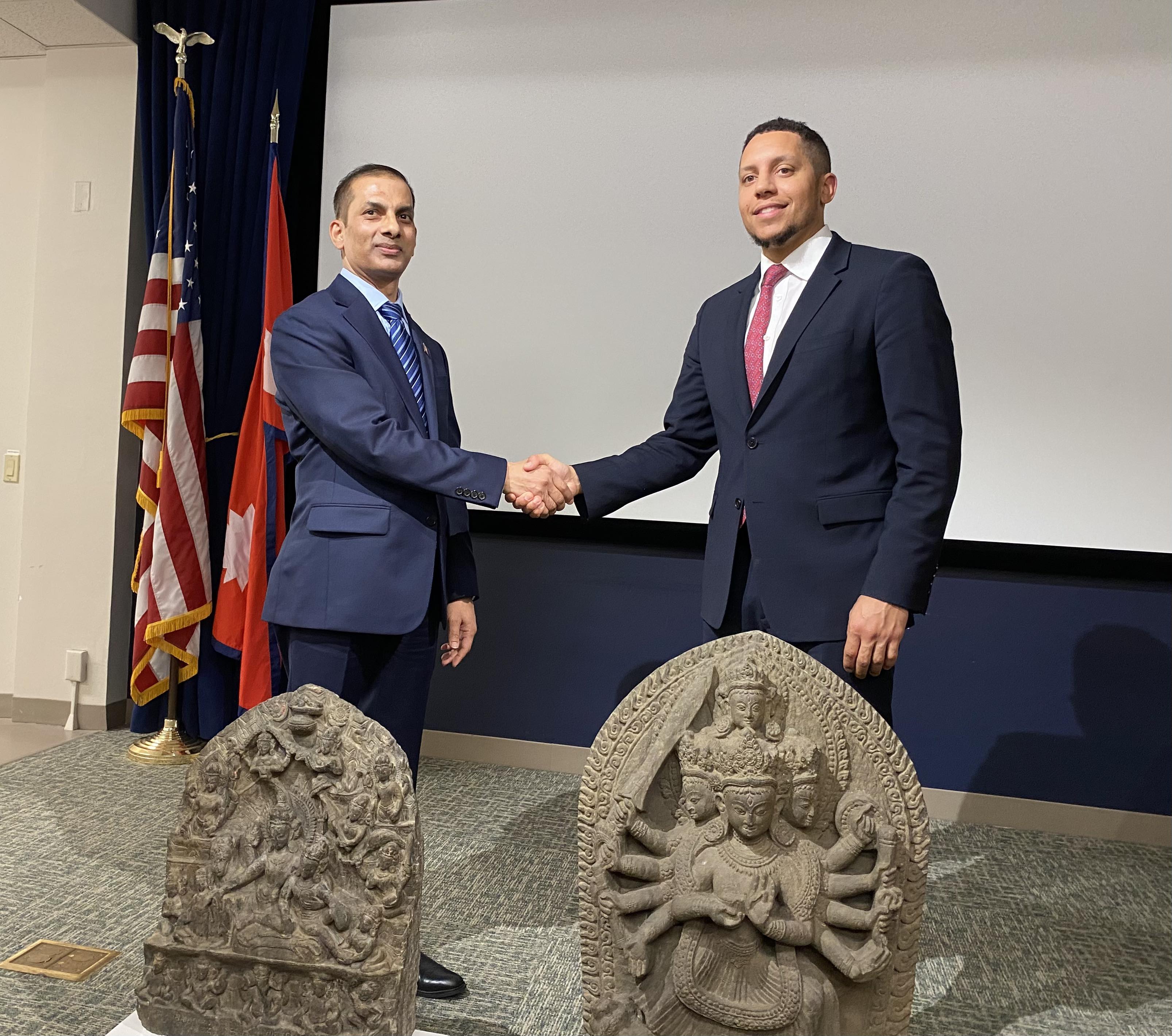 अमेरिकी सरकारले नेपाललाई दियो चोरी तस्करी भएका पुरातात्विक मूर्ति